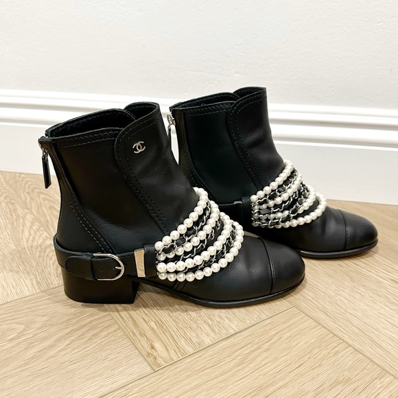 CHANEL Captoe Pearl Boots (35) - Picture 3 of 10